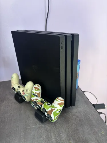 Ps4 Pro + Base + Jogo + 2 controles!