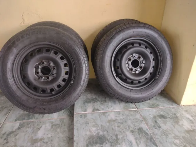 JOGO DE PNEUS 13/165/79 C/ RODAS DE FIAT 13 4x098