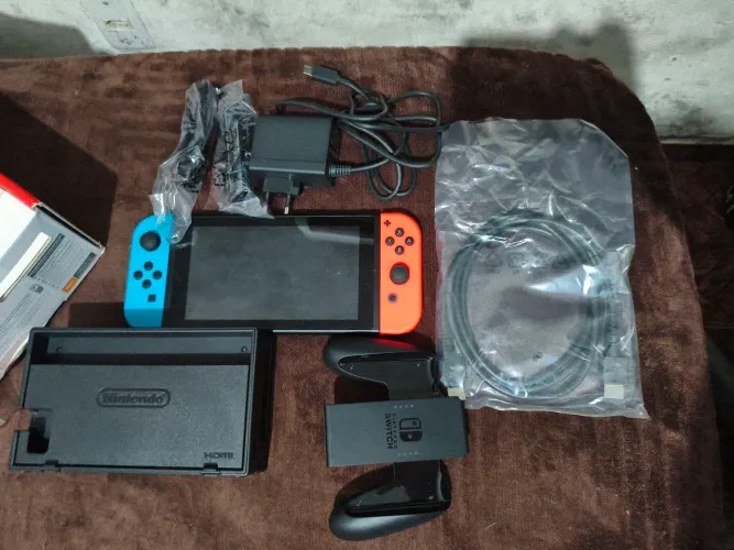 Nintendo Switch Padrão 32GB - Completo com Caixa - Neon Azul/Vermelho