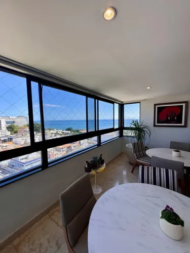 Rio Vermelho VENDO | 4 suítes, sendo a master com Closet | 329 m² | Vista Mar | 4 vagas
