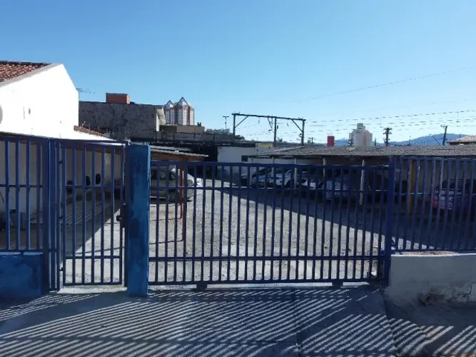 Terreno com estacionamento Centro de Mogi das Cruzes - Locação com Proprietário