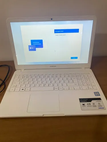 Notebook Samsung branco em bom estado geral