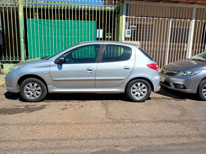 Peugeot 207 XR Sport 1.4 Flex 8V 5P 2012