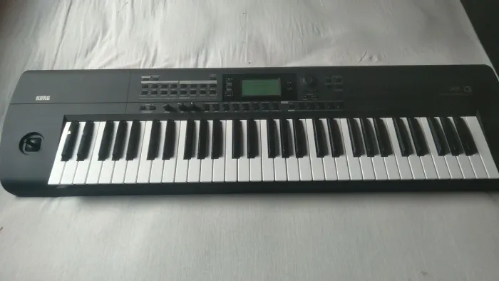 TECLADO MUSICAL KORG I3 BR 