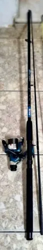 VENDO VARA DE PESCAR COM MOLINETE E LINHA