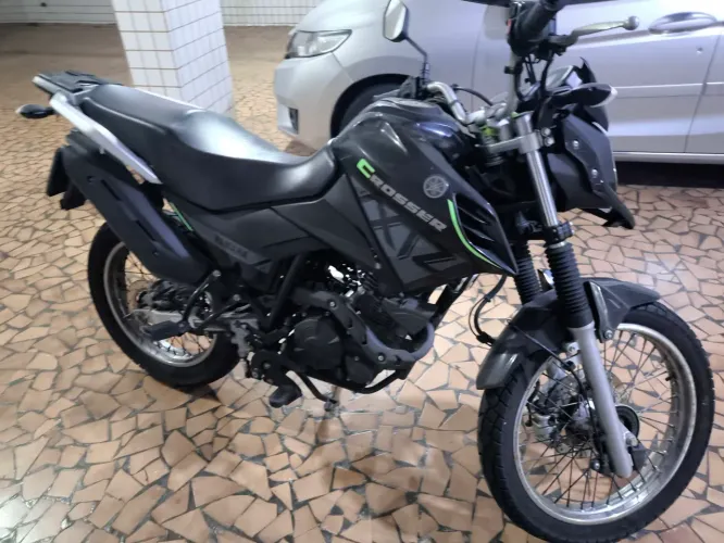 Crosser Moto mulher. Única Dona