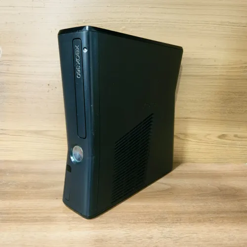 Xbox 360 Slim (Sem Acessórios)