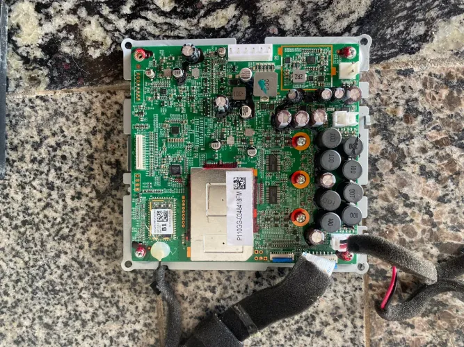 Peças da Caixa JBL 300