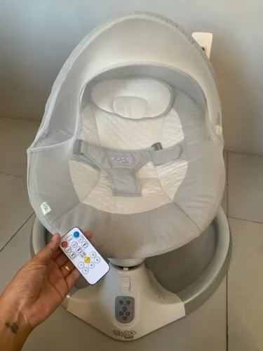Cadeira que balança sozinha com controle remoto