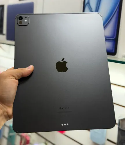 Ipad pro 13 polegadas m4 256gb garantia Apple: 24/08/2026 bateria 99% LOJA FÍSICA ( 256 )