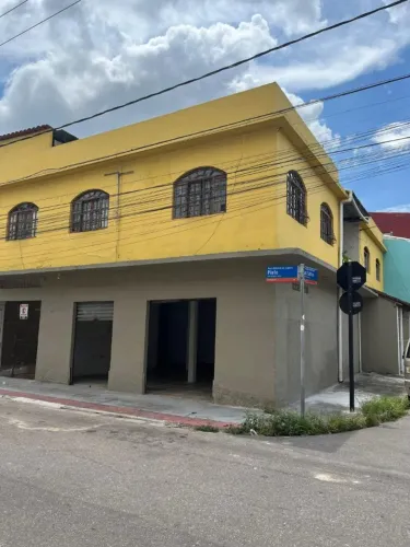 Vendo prédio com 03 casas e 01 ponto comercial, em Maria Ortiz - Vitória/ES