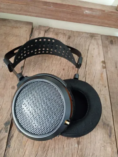 Fone de ouvido HE-560 v1