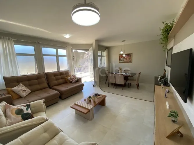 Casa residencial com 4 quartos, 1 suíte e 360m² de área total no Santa Mônica