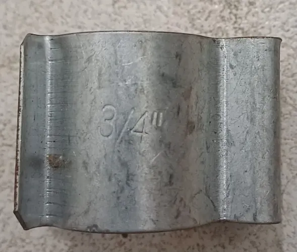 ABRAÇADEIRA GALVANIZADA PARA TUBOS OU CONDUÍTE. TAMANHO 3/4 DE POLEGADAS. 