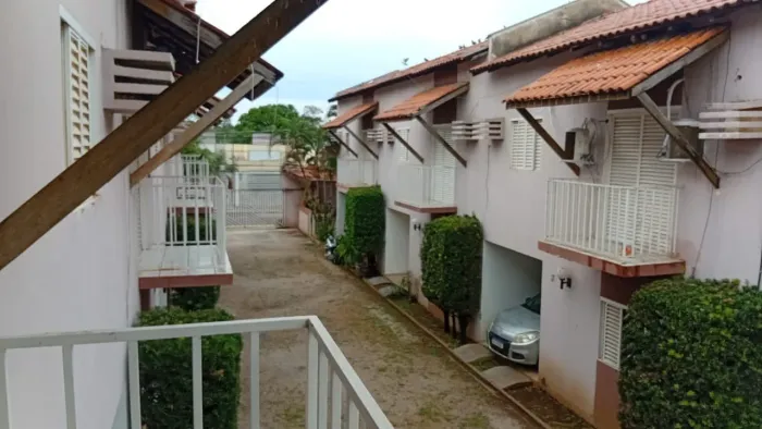 Vendo ou troco por casa em Chapada dos Guimarães sobrado no bairro Santa Cruz 2 em Cuiabá