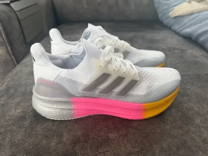 Tênis Adidas Ultraboost 5 - tamanho 37