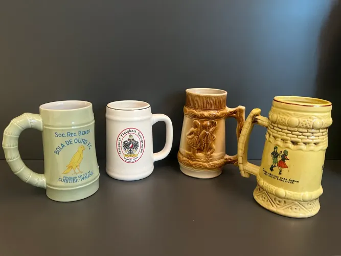 Conjunto de 4 canecos de chopp antigos