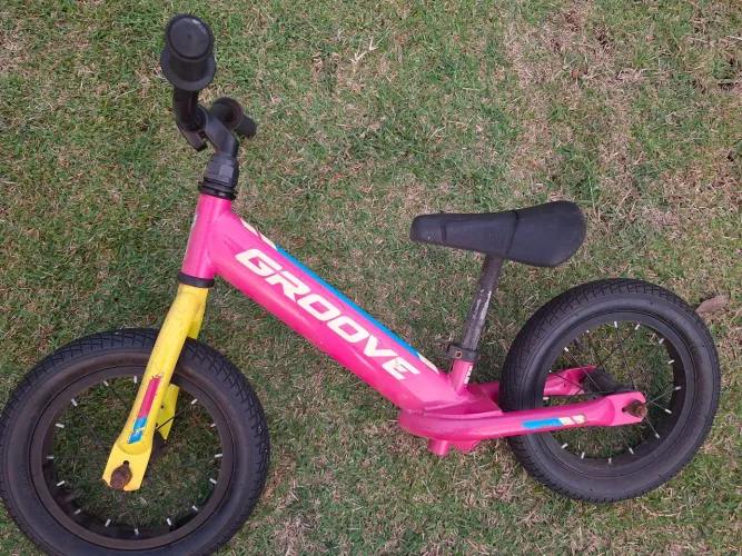 Bicicleta infantil equilíbrio groove rosa