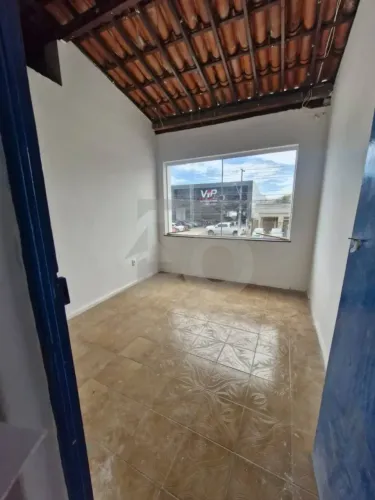 Imóvel com Sala Ampla, 3 Quartos e Garagem Para Venda no Centro