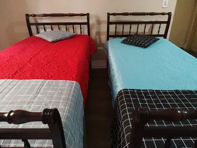 2 camas grandes (VIÚVA) sem colchão - tenho colchões ótimos delas e vendo