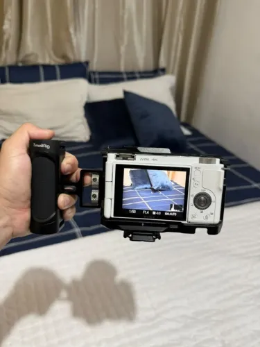 Câmera Sony ZV-E10 (Lente Viltrox 33mm f/1.4)
