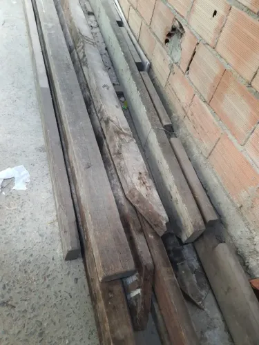Madeira muito boa ideal para sua área e telhado!