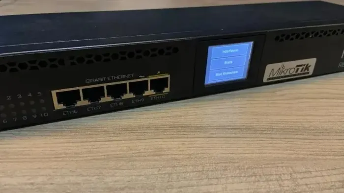 MikroTik RB3011UiAS-RM - Igual a Novo (Apenas Testado!) ?