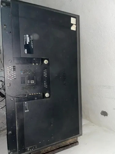 Sony Bravia KDL-40R485A 40? com tela quebrada.