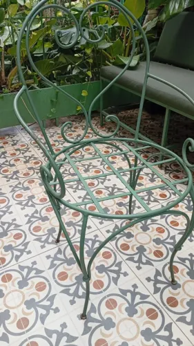 Cadeira de Ferro Estilo Provençal para Jardim, Varanda ou Área Gourmet