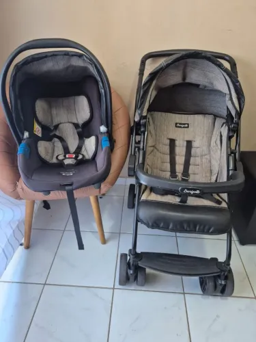 Carrinho de Bebê Burigotto com bebê conforto e BRINDES