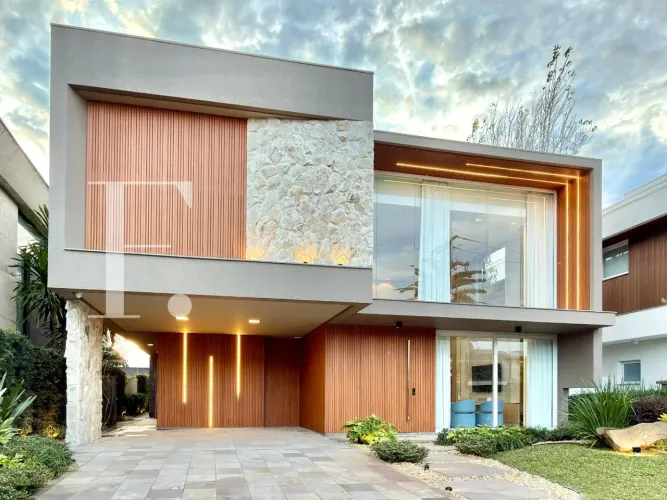 Casa À Venda no Condomínio Enseada