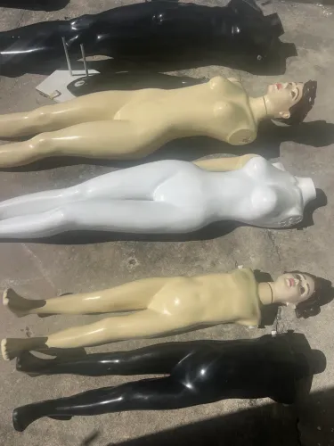 4 MANIQUIN  
