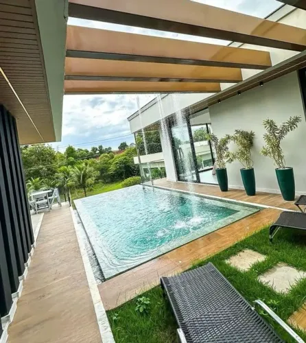 CASA - 872m2 TERRENO - 5 QUARTOS/3 SUITES /LAZER PRIVATIVO