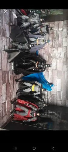 Bonecos Batman e Predador