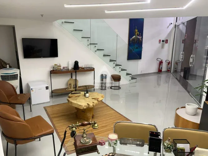 SALA COMERCIAL REFORMADA E SEMI MOBILIADA NO BARRA POINT SHOPPING