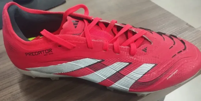 Chuteira Adidas