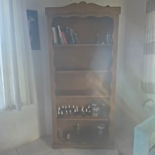 Estante de livros.