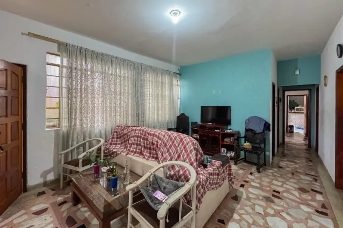 Casa à Venda - Nova Suíssa, 4 Quartos, 230 m2