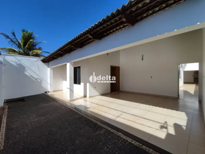 Casa 3 quartos sendo 1 suíte disponível para locação e venda no bairro Jardim Patrícia em