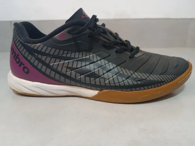 Chuteira Umbro