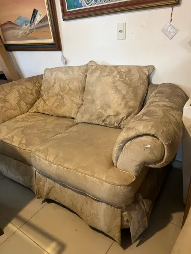 Sofá antigo 3 lugares