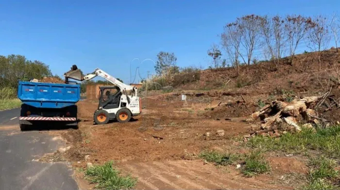 Terreno em rua pública na entrada de Monte Alto.