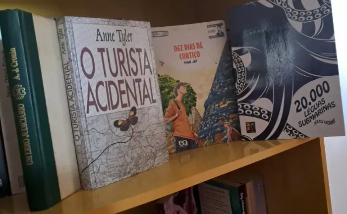 :) Em Olaria - Ótimos livros, só 3,00 cada (ou troco p/ outros livros!)