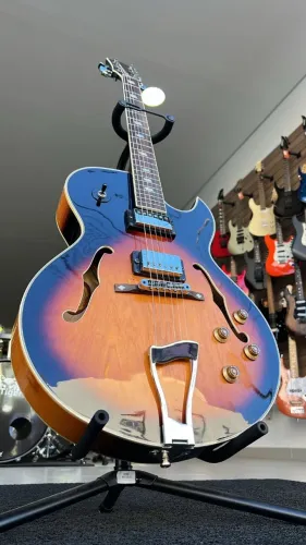 Guitarra semi acústica Tagima JAZZ 1750.