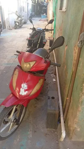 Vendo moto Shineray com pouca coisa pra colocar em dia