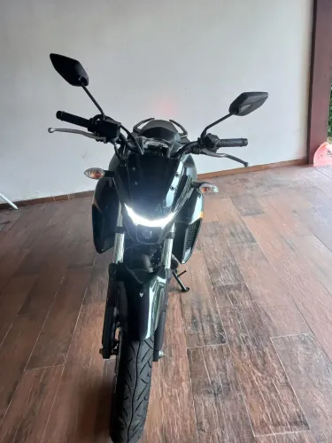 Vende-se Fazer 250 de garagem.
