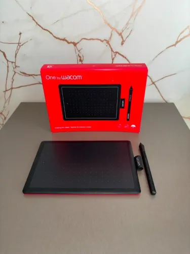 Mesa Digitalizadora Wacom One (CTL472) - Seminova, usada 2x, completa na caixa