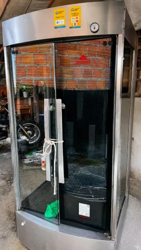 Máquina de assar frango, carnes e outras..
