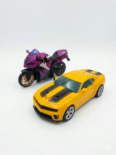 Lote Boneco transformers arcee e Bumblebee ler descrição 