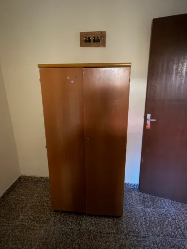 Vendo estante guarda-roupa